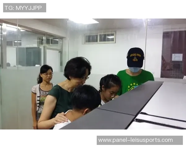 畅享足球报电子版在线阅读体验，随时随地掌握最新赛事动态与精彩分析